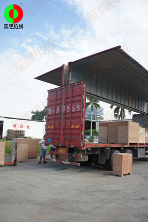 海外訂單逐步回暖,客戶大批蔬果處理加工設(shè)備裝車發(fā)往海關(guān)出貨！