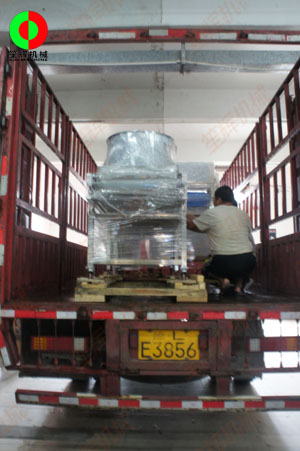大雨影響發(fā)貨，貨車直接開進(jìn)廠房裝車也必須按期交付客戶！