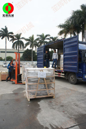 魚蝦采肉機(jī)和一批蔬果類食品加工處理機(jī)械裝車出貨！