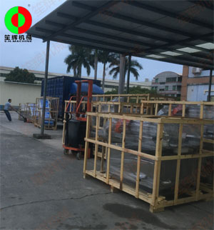 兩批客戶訂購(gòu)的兩批蔬果加工設(shè)備同時(shí)裝車(chē)發(fā)貨！