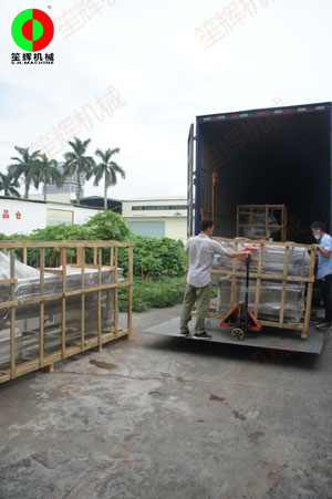 江蘇客戶訂購(gòu)的多套渦流洗菜機(jī)組裝車發(fā)貨！