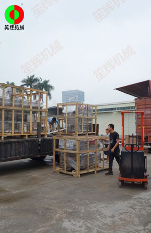 提升輸送機、渦流洗菜機、毛刷清洗去皮機等設(shè)備交付客戶！
