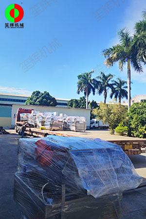 兩條蔬果清洗加工設(shè)備線裝車交付上?？蛻?！